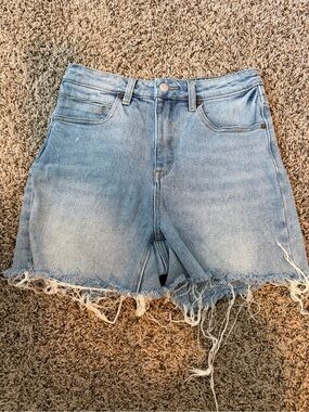 ⚡️A Loves A High-Rise Light Blue Denim Frayed Hem Shorts